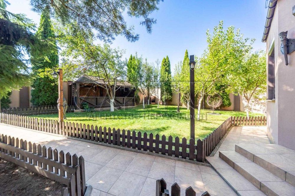 Продаж / будинку Віта Поштова / є гараж / 6 соток