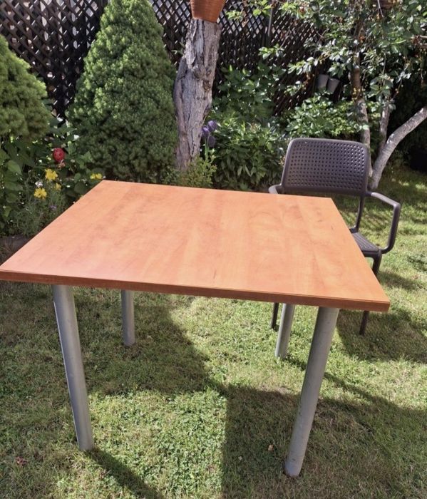 Stolik 80 x 90 cm nogi odkręcane