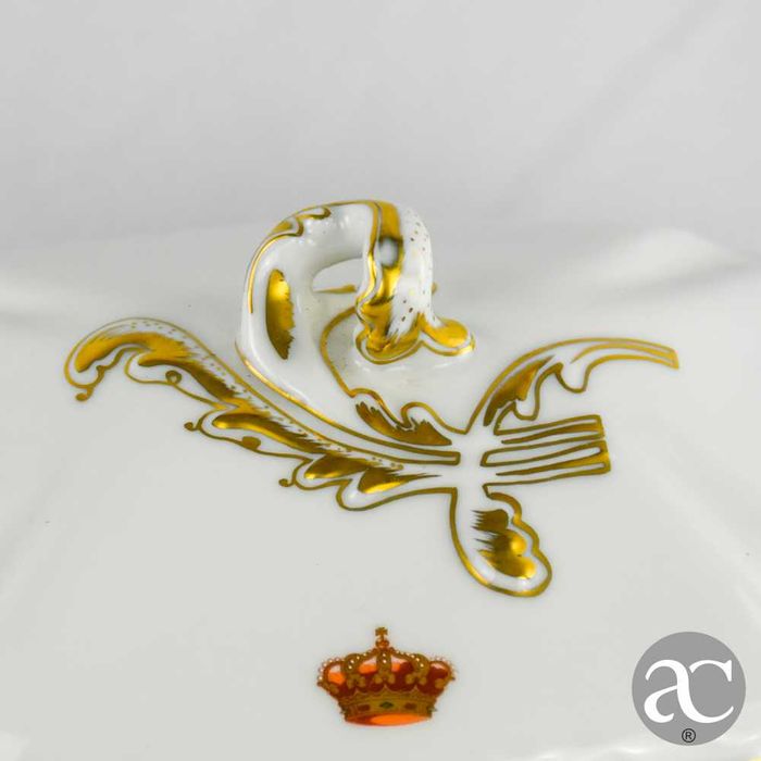 Par de terrinas e apresentador porcelana NG serviço “Coroa Real”