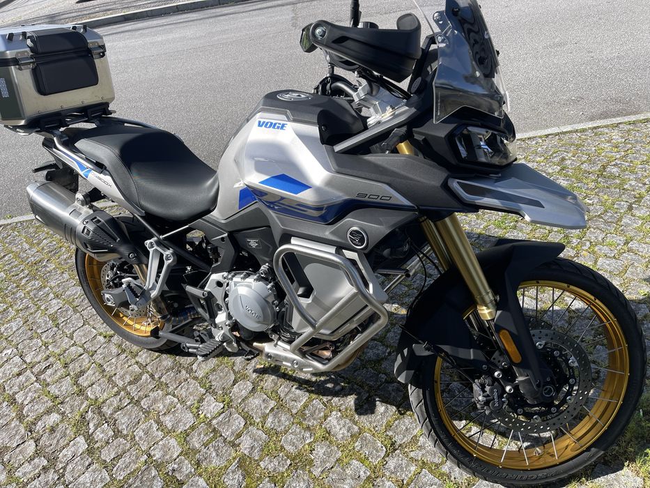 Voge 900 DSX com extras