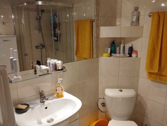 Duży pokój 22m2 z aneksem kuchennym wewnątrz