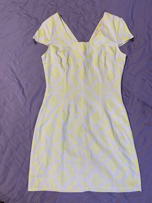 Літнє платтячко жовте з білим