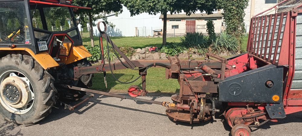 Przyczepa samozbierająca  do zielonki  Własna konstrukcja   c-330.