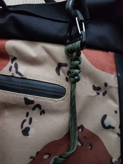 Страховочный шнур подвес темляк тренчик паракорд с карабином брелок