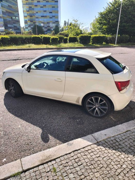 Carro Audi A1 Branco