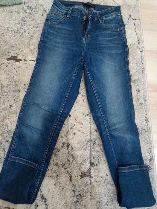 Ciemne jeansy S reserved