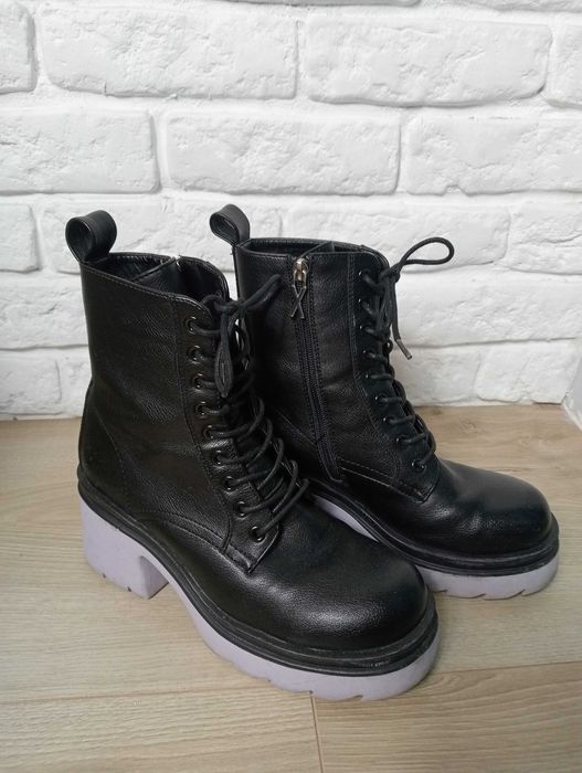 Buty zimowe na platformie skóra czarne i wrzosowe obcasy rozmiar 39