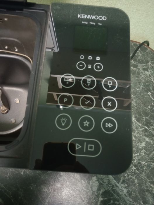Продам хлебопечку Kenwood BM 450. Под ремонт.