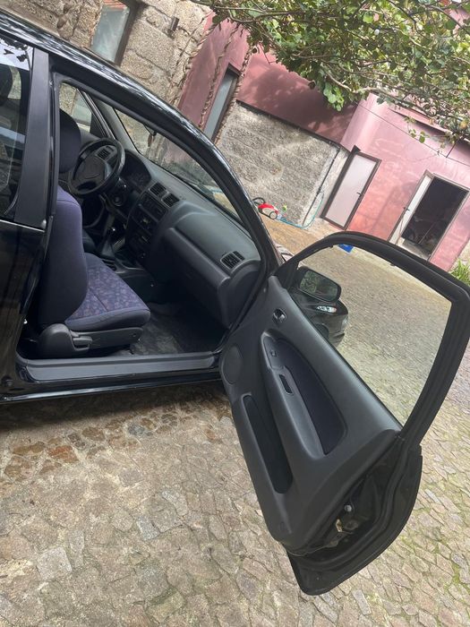Mazda 323 2.0d comercial