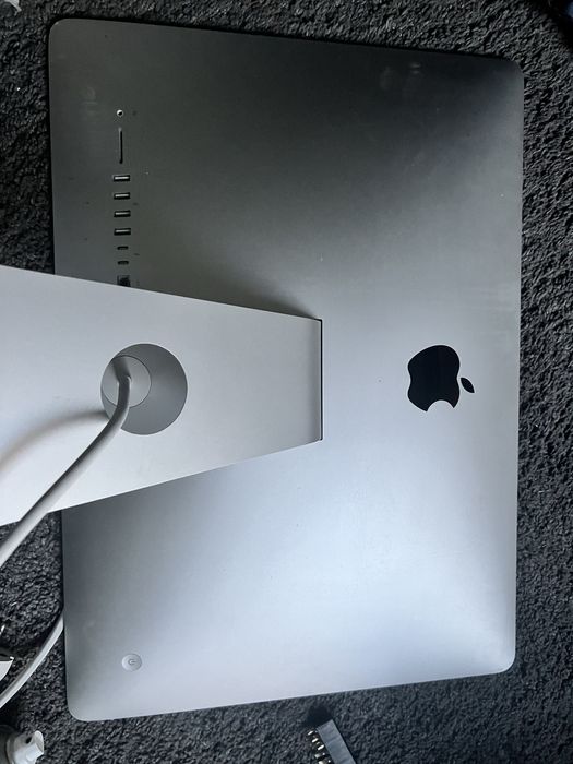 Apple iMac 21,5” A1418 – Em bom estado