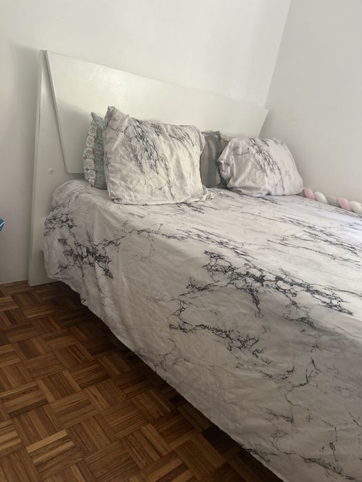 Cama de casal  e colchao ,sapateira e guarda-roupa