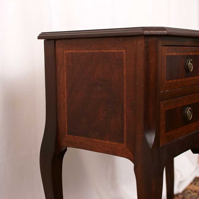 Mesa de apoio de encostar ao gosto inglês