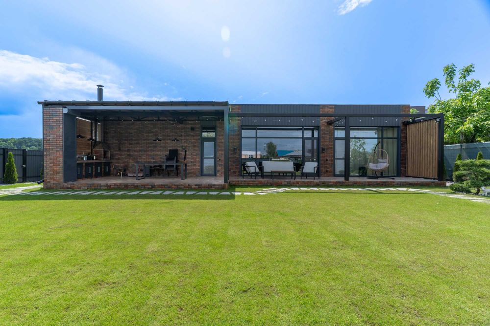 Крайній будинок черги! З оздобленням, ділянкою, меблями та технікою!