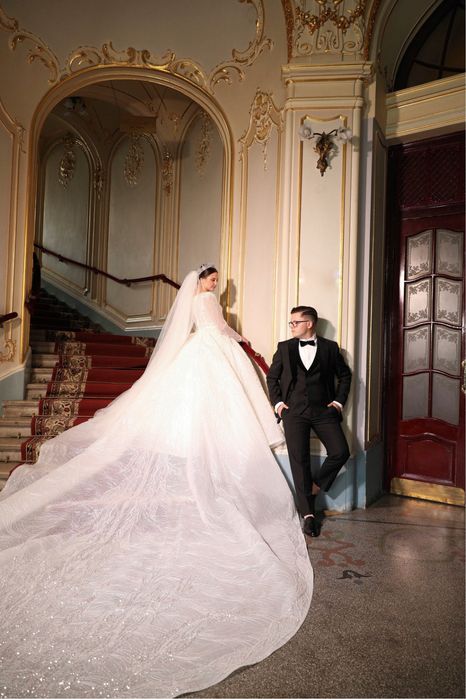 Весільна сукня та шлейф