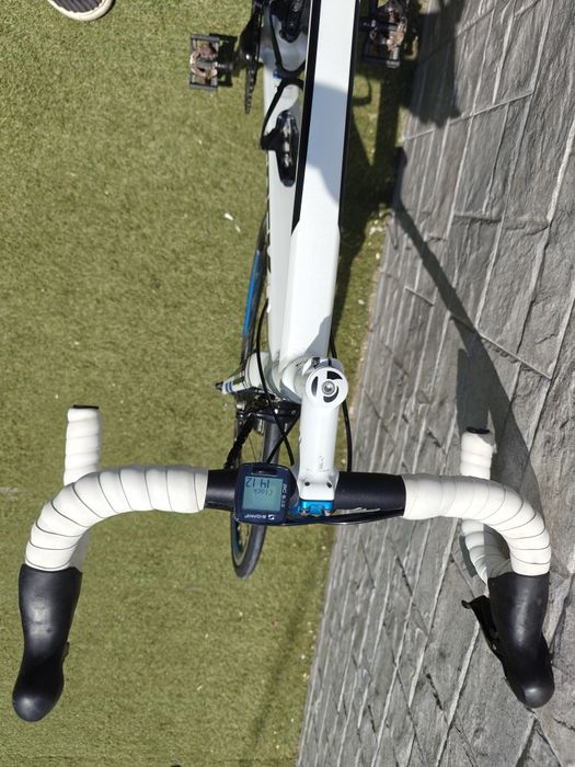 Trek Madone 2.1 H2 (Tamanho M/54) – Shimano 105 – Com Extras