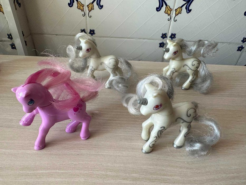 serie banda desenhada my little pony unicornios castelos