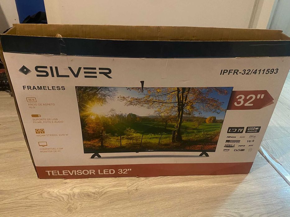 TV Silver semi nova