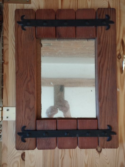 Drewniana rustykalna rama na lustro