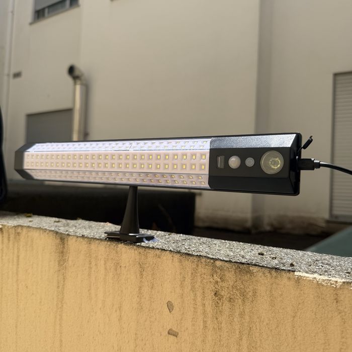 Kit 2 luminárias LED com painel solar - Sensor de presença - Tamanho 39cm x 5,5cm