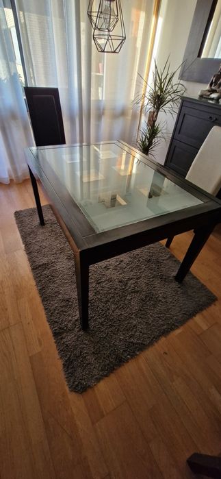 Mesa de sala extensivel com tampo em vidro
