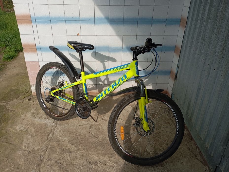 Велосипед Intenzo 24 
Передачі 3х7
Гума 26х2.10 
Дискові гальма справн