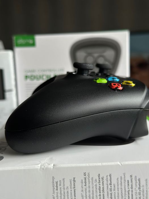 Microsoft Xbox Wireless Controller Carbon Black + akumulator + etui