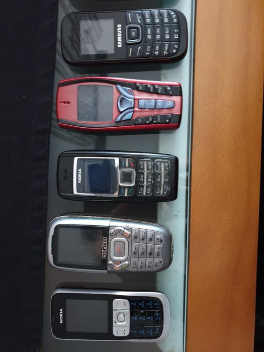 Telemóveis usados vários telefones