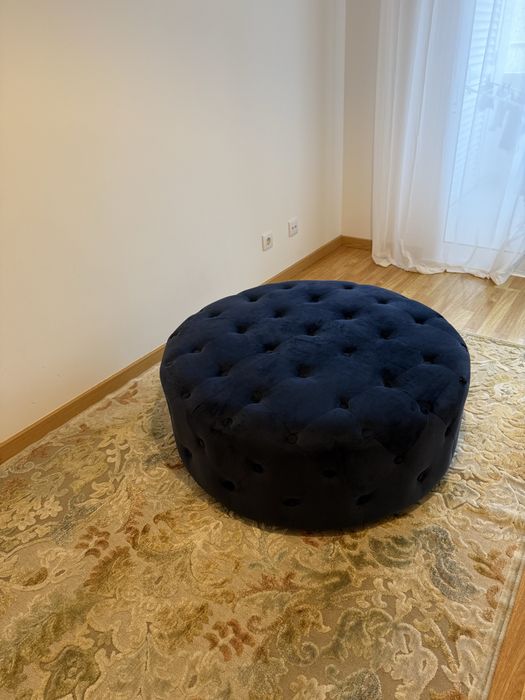 Pufe capitone azul veludo