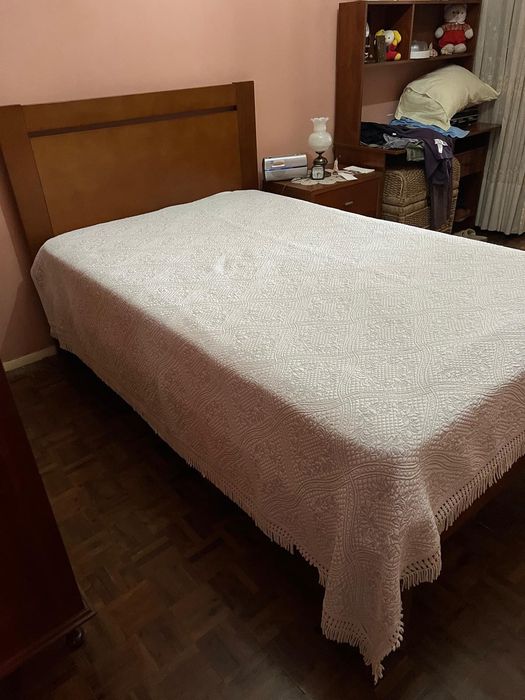 Cama de solteiro + Mesa cabeceira