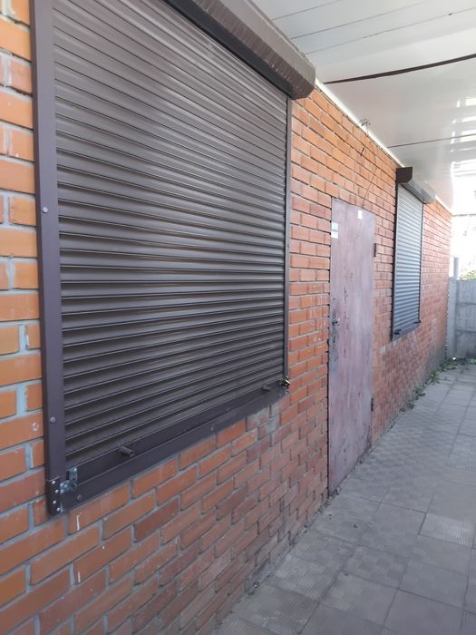 Продам Будинок можно під любу діяльність або житло .Нова Водолага .Центральна Вулиця.