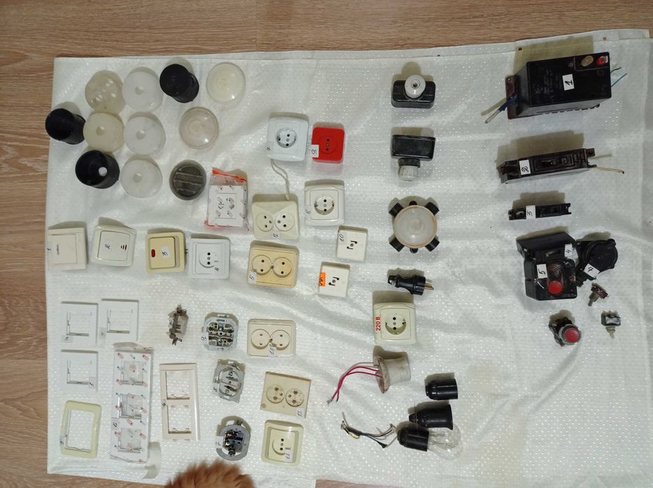 Розетка.Подрозетник.Включатель.Пробка.Автомат.Рамка.