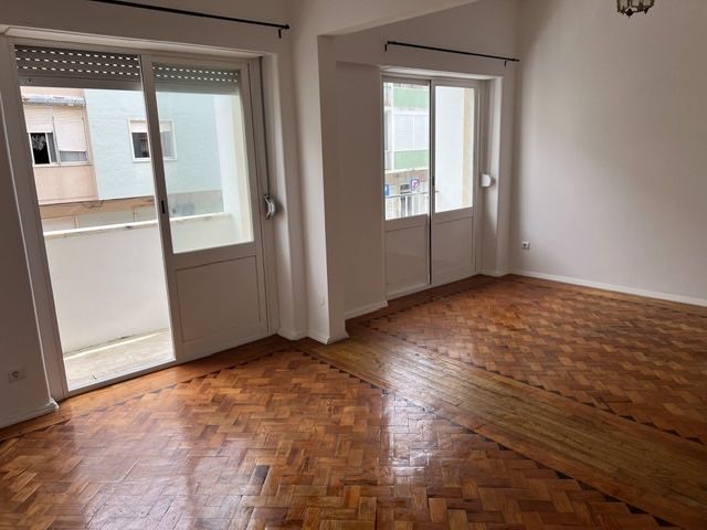 Apartamento T2+1 renovado na Amadora