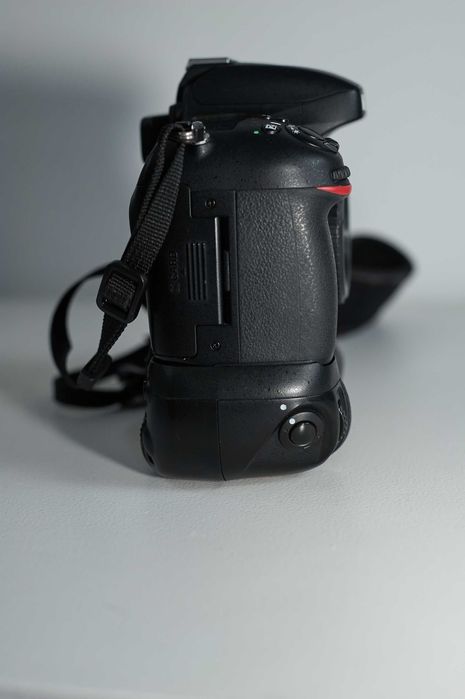 Nikon D600 24.3 MP Digital SLR Camera FULL FRAME + GRIP + 3 Baterias