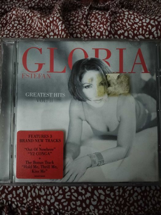 CD da artista Glória Estefan em bom estado.