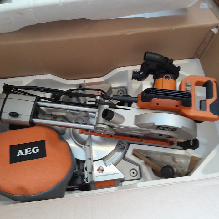 Нова торцовочна пила AEG PS 216 L