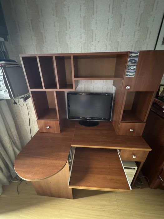 Компьютерный стол письменный