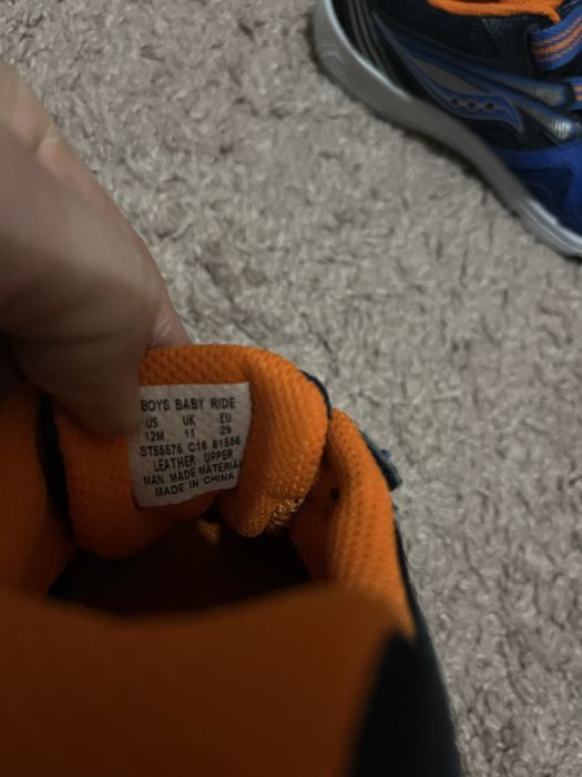 Продам кросівки.Весна. Розмір 29.