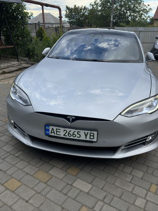Продам Tesla S 2017