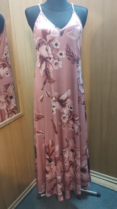 Sukienka długa 40/42 pastelowy brudny róż z nadrukiem