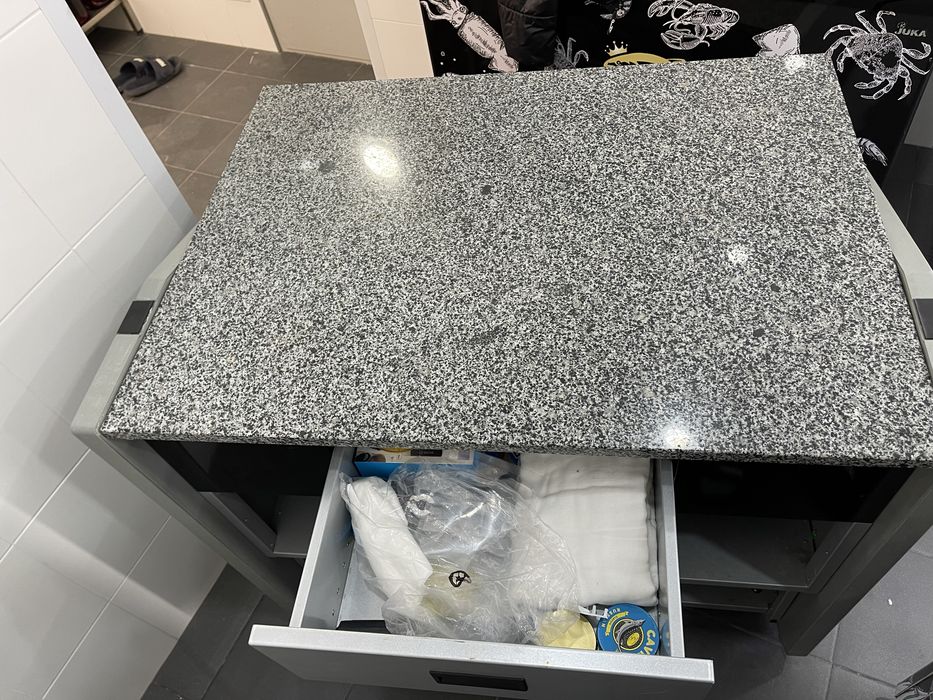 Продам стол для магазина гранитная столешница