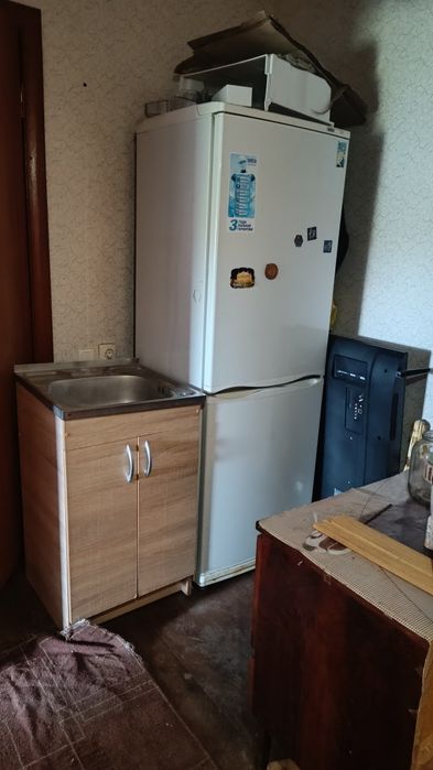 Кімната в гуртожитку. Є власний санвузол.