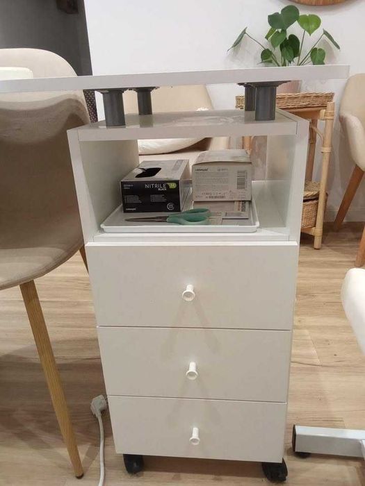 Vende-se mesa de manicure