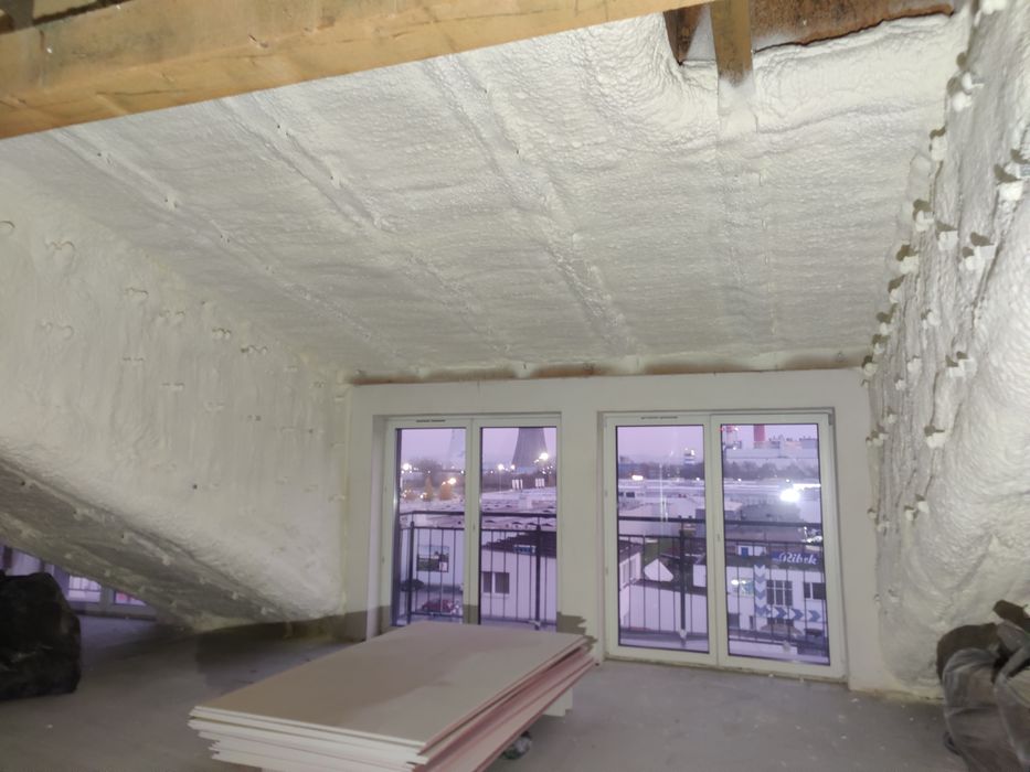 Izolacja Pianą PUR Poddasza Fundamenty Hale