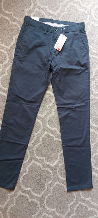 Nowe Reserved chinosy wizytowe 28 slim