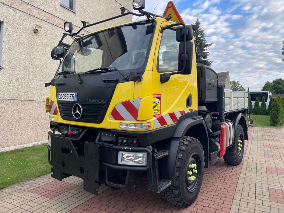 Mercedes-Benz Unimog u 20  pojazd specjalny traktor rolniczy wywrotka pojazd komunalny zimowego utrzymania dróg