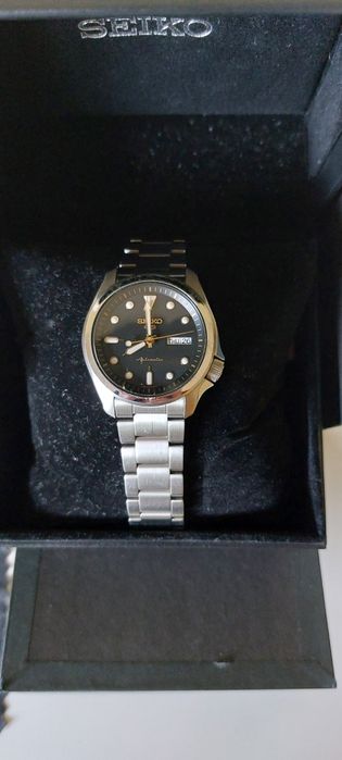 Seiko 5 (SRPE57K1)