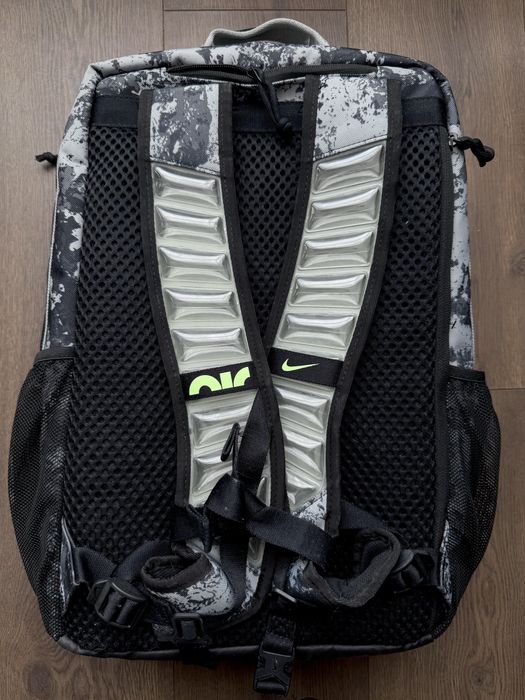 Рюкзак nike utility speed cq9258-073 сіро-чорний камуфляж Air Max