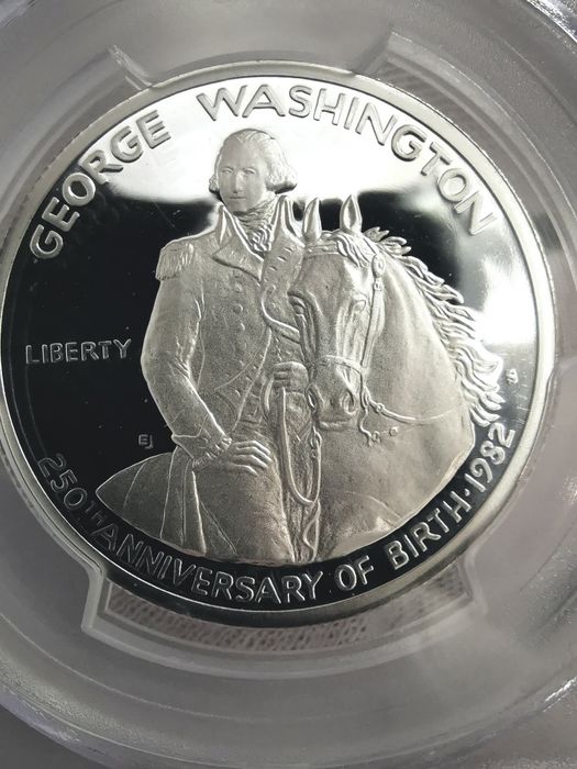 США 50 центів 1982р.- 250 р. від дня народження Джорджа Вашингтона.