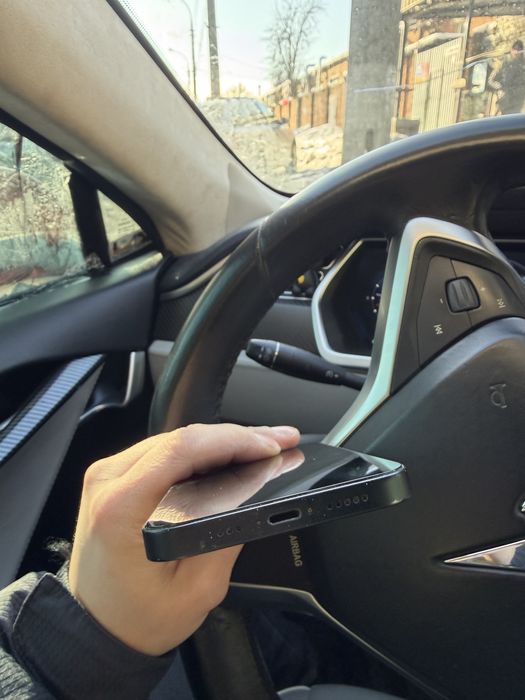 Продам iPhone 13 на 128