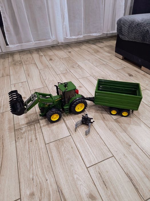 Zestaw Bruder traktor+chwytaki+przyczepy